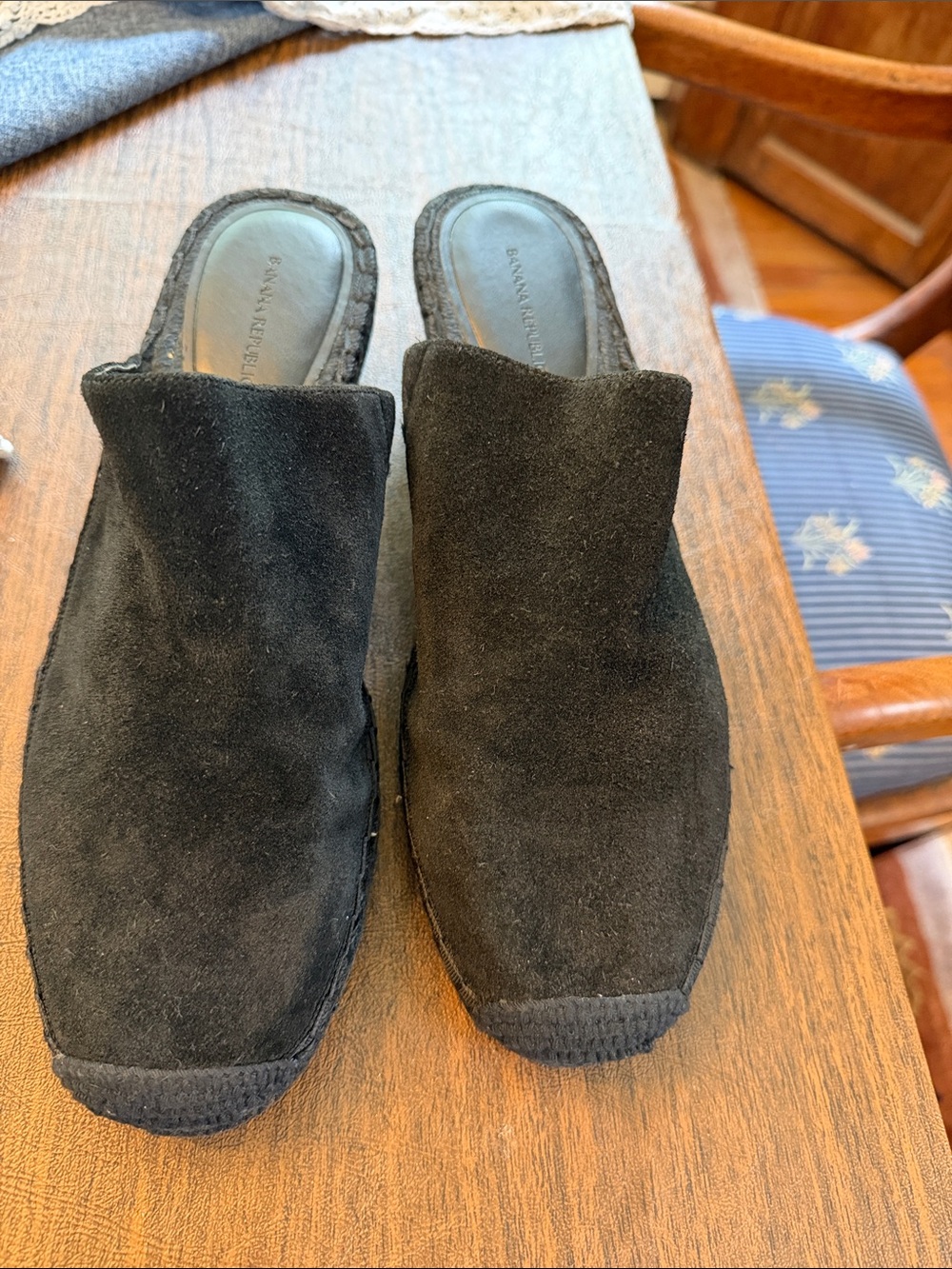 Banana Republic woman’s Black Suede Slip-On Loafers size 10
